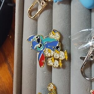 Stitch with ducks pin